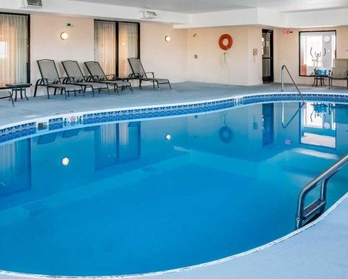 swimming pool swimming pool