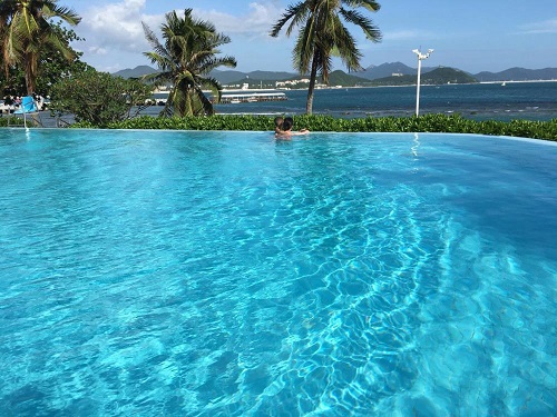 清澈的泳池要靠泳池水處理設備來維護 清澈的泳池要靠泳池水處理設備來維護