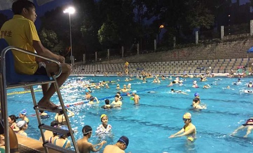 高校游泳池也要安裝水處理設備才能更好地維護泳池水質 高校游泳池也要安裝水處理設備才能更好地維護泳池水質